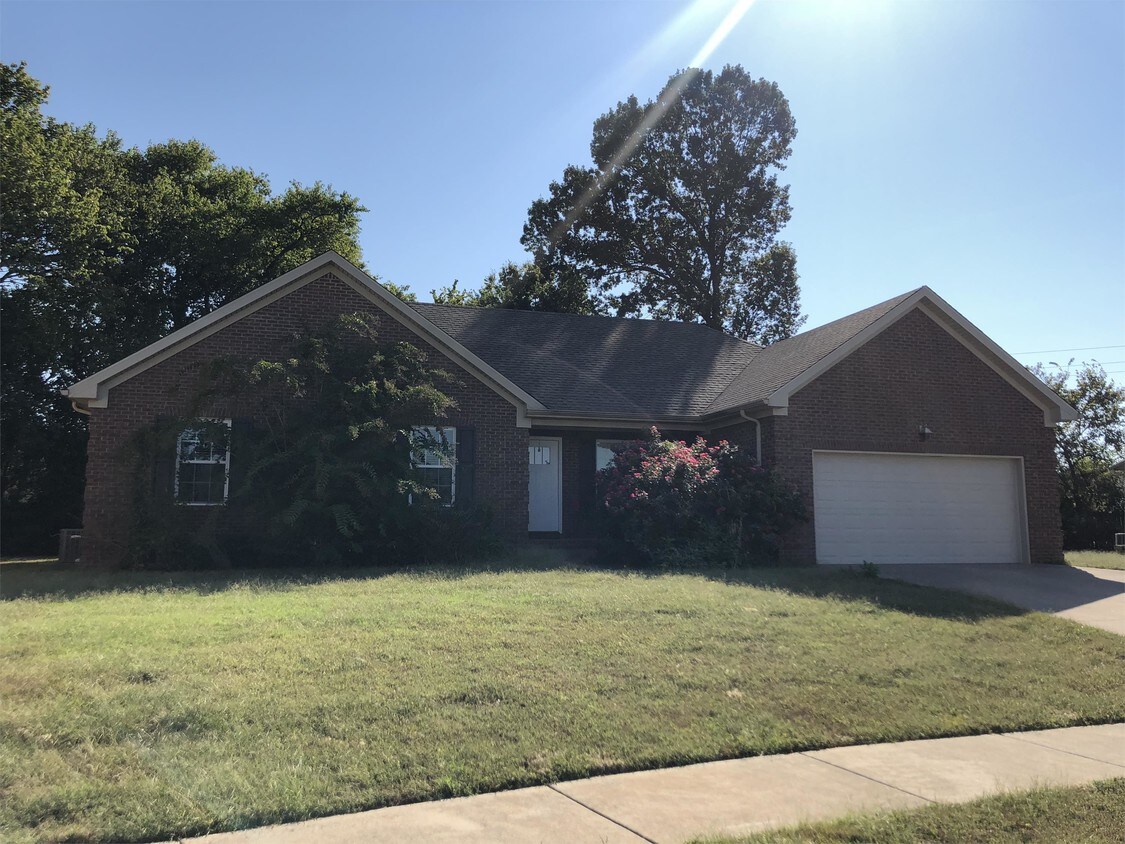 Primary Photo - 2736 Pointe Ct