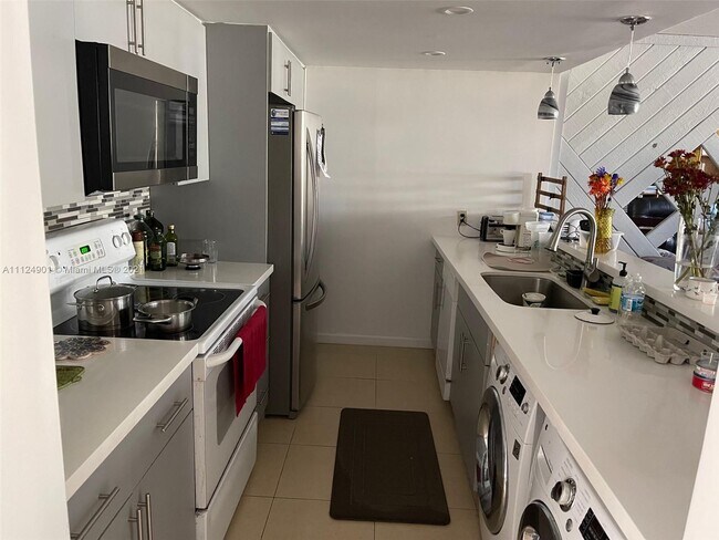 Foto del edificio - 10911 Cedar Ln