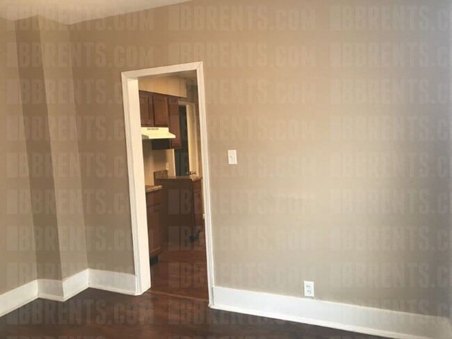 Building Photo - 1206 Reservoir St 2BR/1BA (East Hamilton)