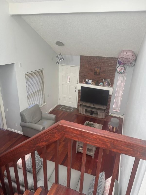 Building Photo - "Spacious 4-Bed Townhouse Retreat: Comfort...