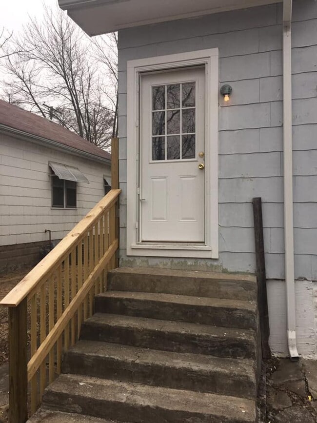 Building Photo - 3302 Kratzville Rd