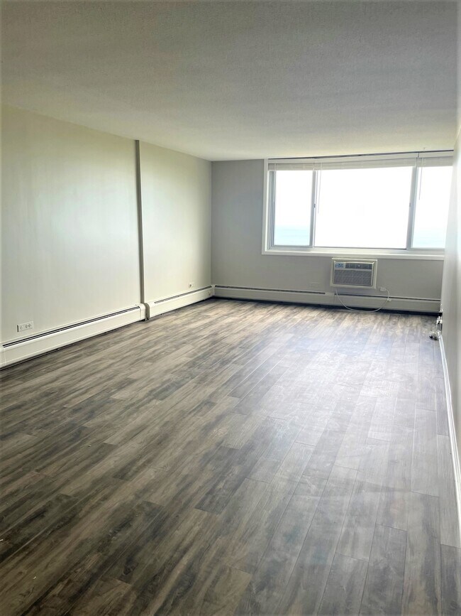 Building Photo - 2144 N Lincoln Park W