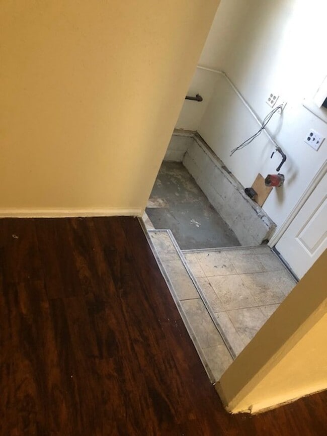 Building Photo - New on the Market 1 bedroom home