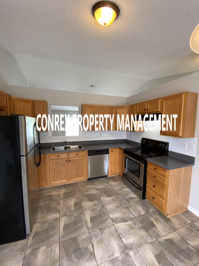 Building Photo - JUST LISTED!