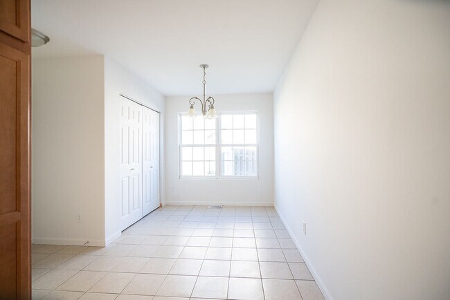 Building Photo - 642 Sedgegrass Dr