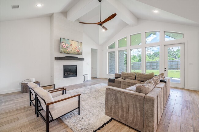 Foto del edificio - 5439 Farm Hill Way
