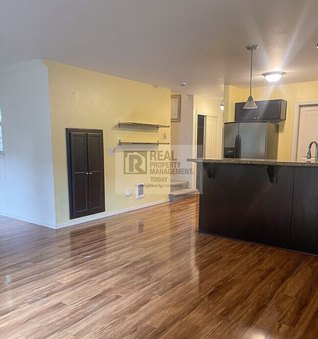 Building Photo - Fantastic 2 Bedroom Townhouse!