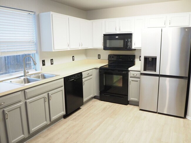 Building Photo - 511 Lone Star Park Ln