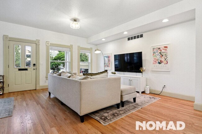 Photo - 4B/3.5B Updated Home in Baker w/ Garage & ...