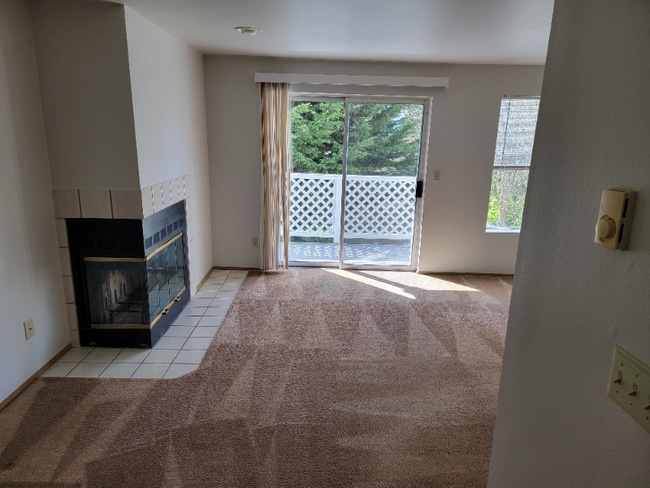 Building Photo - 10545 Greenwood Ave N