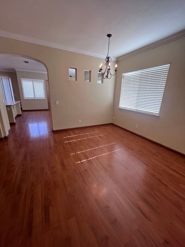 Foto del edificio - BEAUTIFUL HOME IN WEST ROSEVILLE!!