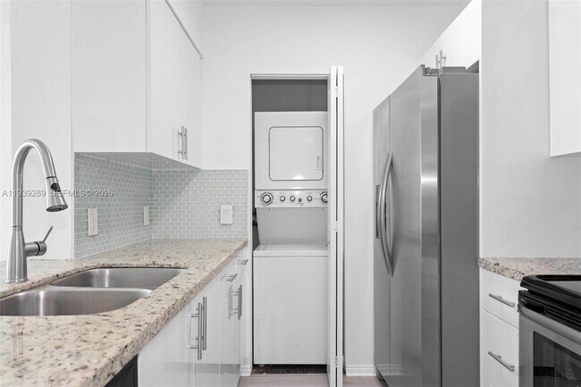 Foto del edificio - 1155 Brickell Bay Dr