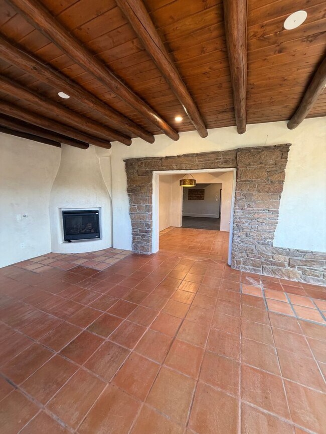 Foto del edificio - 152 Lorenzo Rd