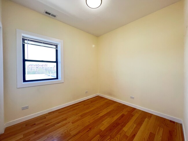 Building Photo - 213 W 25th Pl