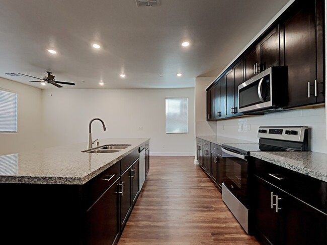 Building Photo - 324 Palazza Reserve Place