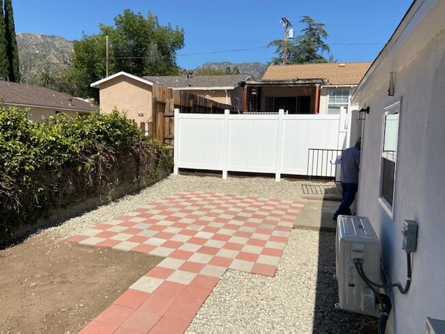 Building Photo - 10435 Las Lunitas Ave