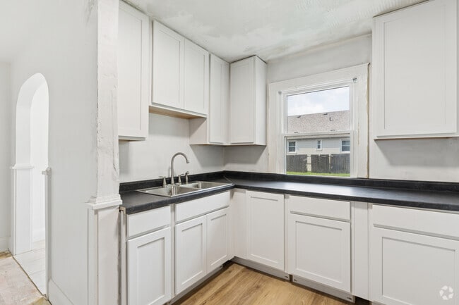 Interior Photo - 1331 Hillcrest Dr