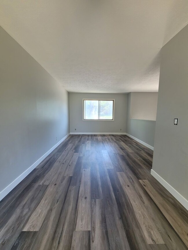 Foto del edificio - Newly Remodeled 3 Bedroom Elkhorn Home!