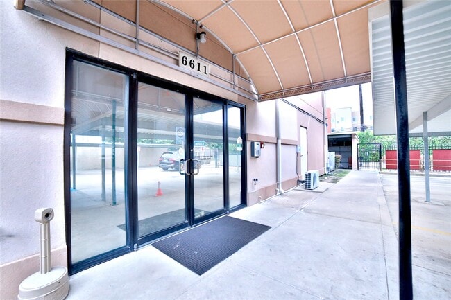 Foto del edificio - 6611 W Sam Houston Pkwy S
