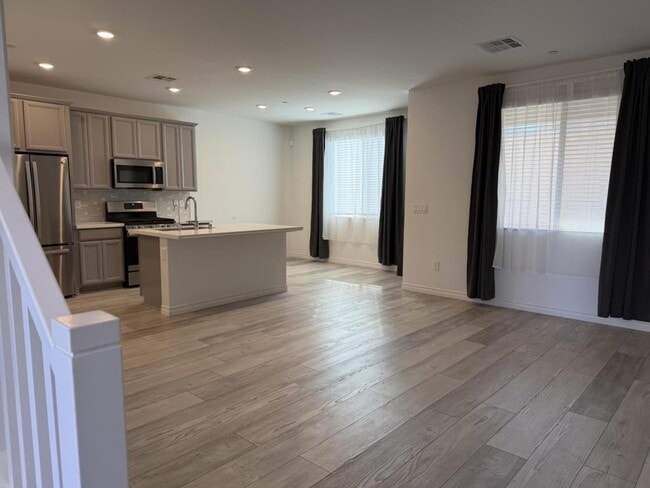 Foto del edificio - 8851 Flora Run Ave