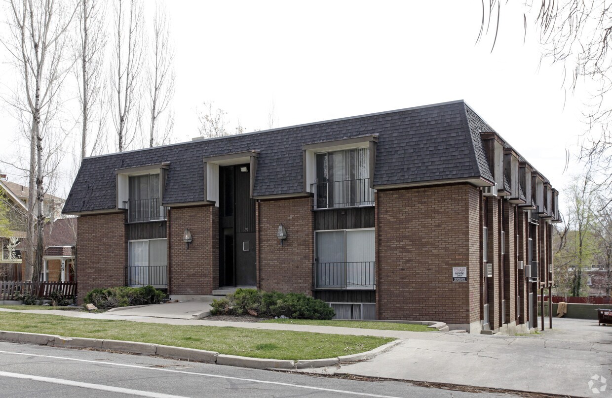 Building Photo - 770 3rd Ave
