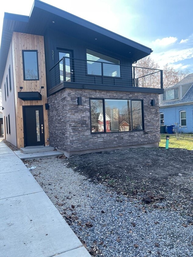 Primary Photo - Welcome to this stylish and modern 2-bedro...
