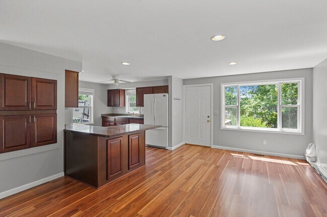 Building Photo - BEAUTIFUL 768 square foot single family ho...