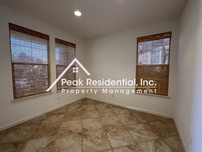 Building Photo - Wonderful Elk Grove 3bd/2ba Home with 2 Ca...