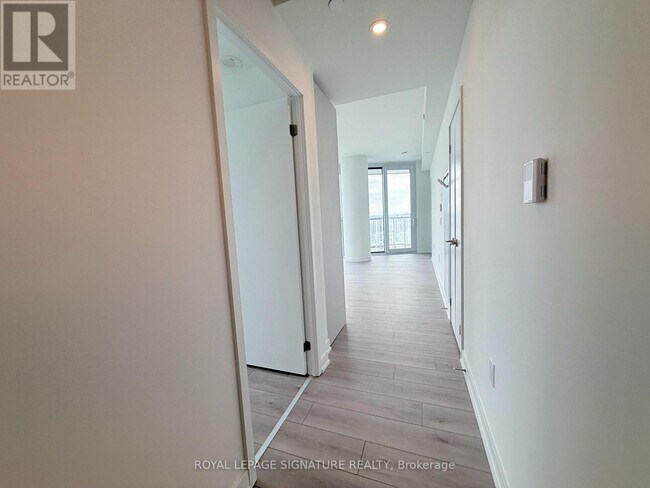 Building Photo - 1 Fairview Rd E