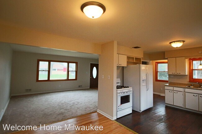 Building Photo - 3 br, 2 bath House - 8037 N 66th Street