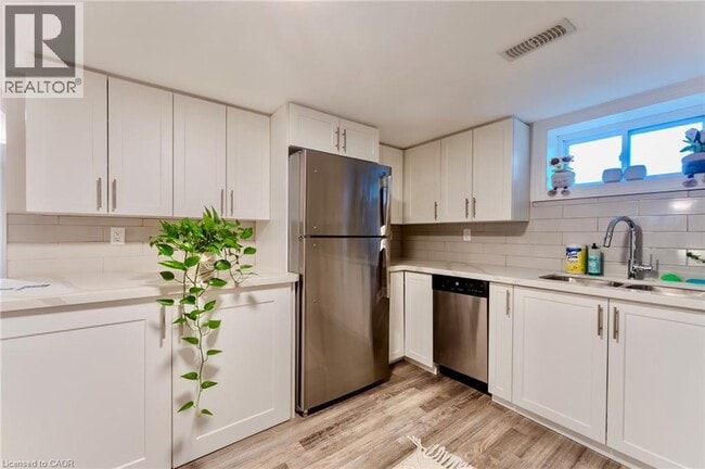 Building Photo - 77 W 4th St