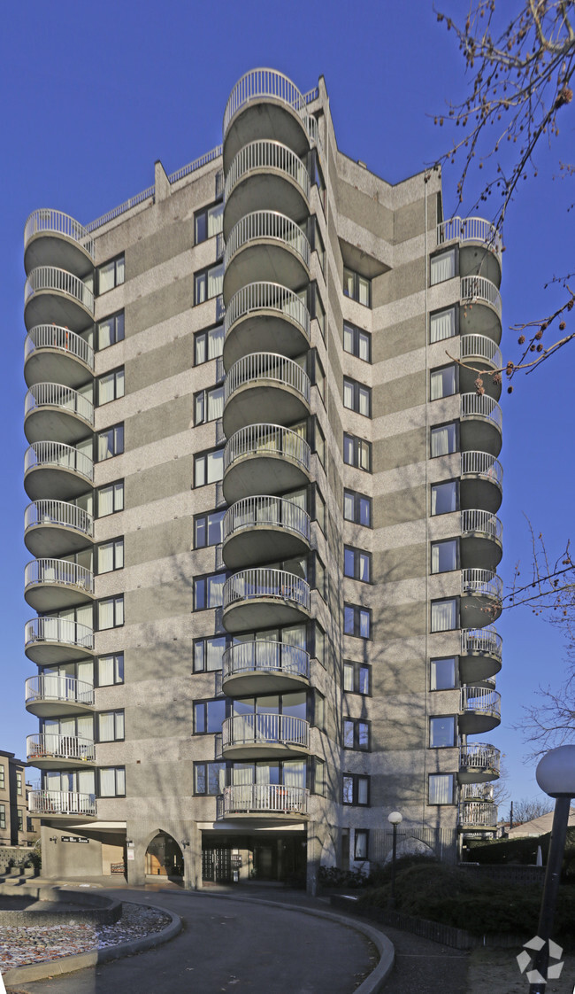 Building Photo - Canaland Apartments