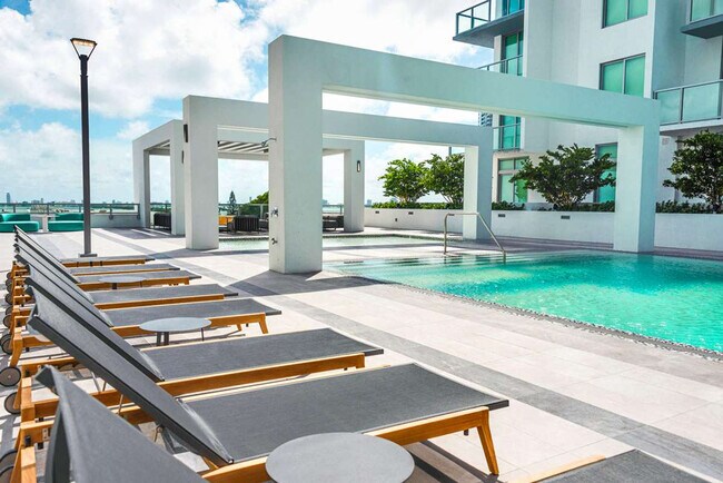 Foto del edificio - 3900 Biscayne Blvd