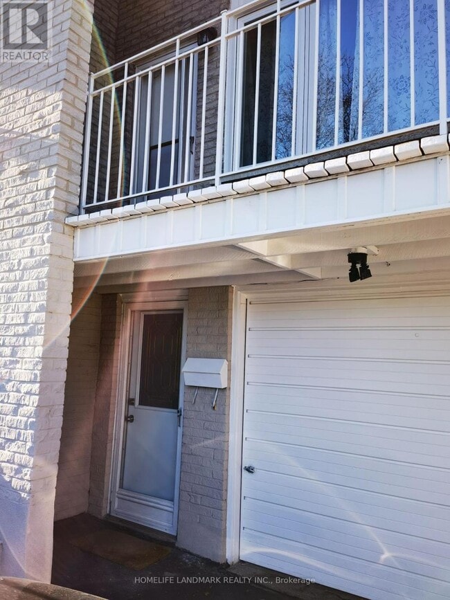 Building Photo - 2428 Cashmere Ave