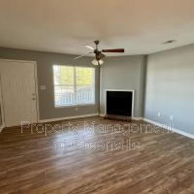 Photo - 212 Cavalier Dr House