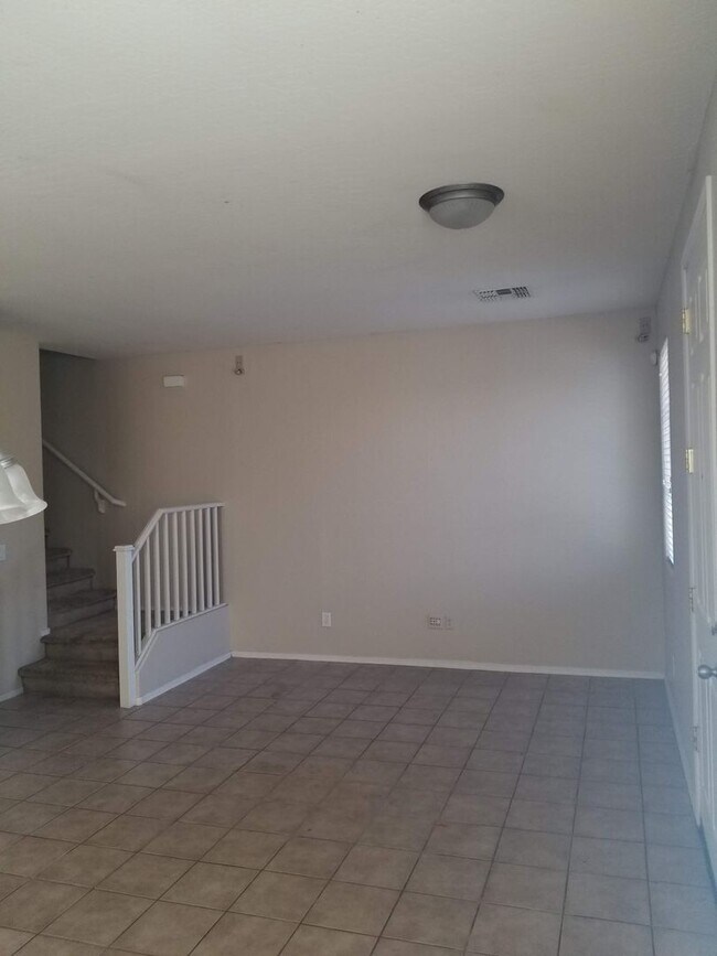 Building Photo - Spacious 3BD Home Near Downtown Phoenix & Major Freeways