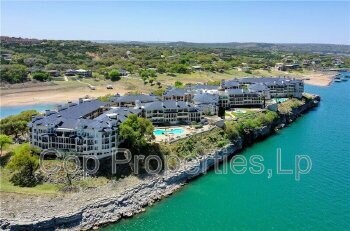 Foto del edificio - "Experience Lakeside Living: Spacious 2-Bed, 2-Bath Condo in Lago Vista!"