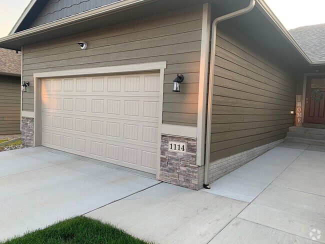 Building Photo - 1114 N Brennan Ct