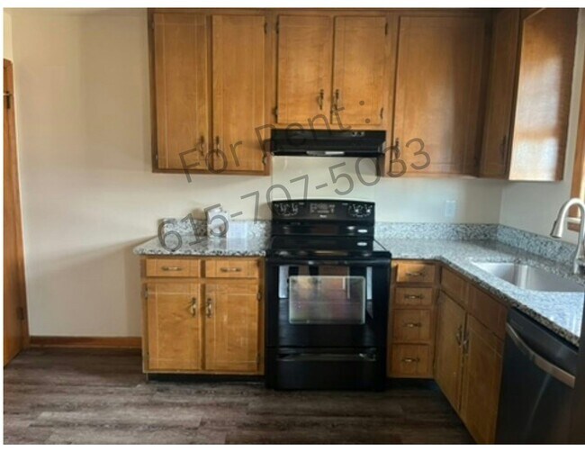 Building Photo - 805 Rose Park Dr