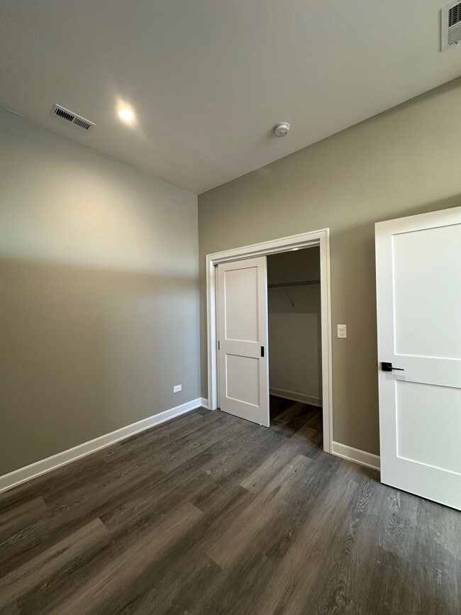 Foto del edificio - 5912 N Nashotah Ave