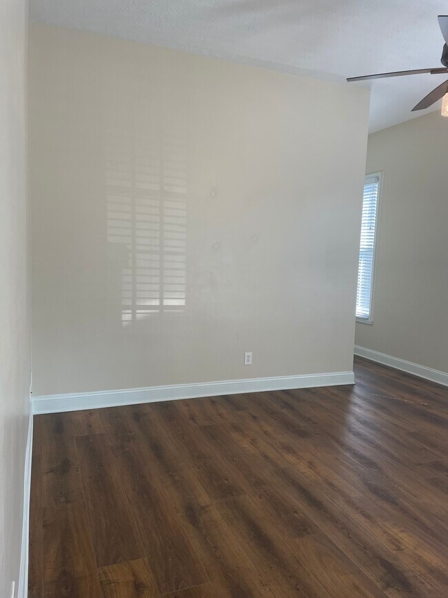 Building Photo - 339 Poplar St