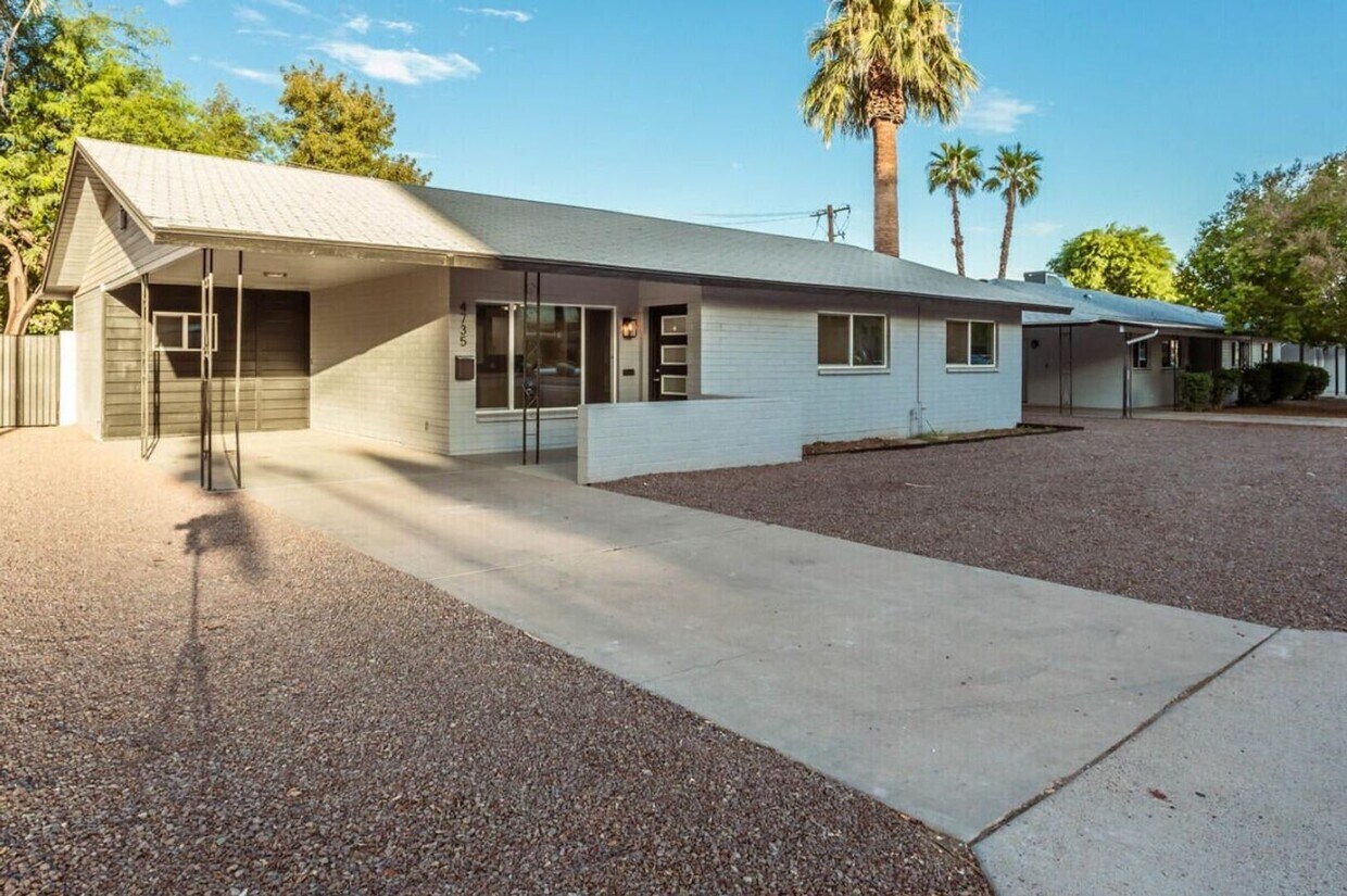 Primary Photo - Unbeatable Biltmore Location | 3 Bed | 2 B...