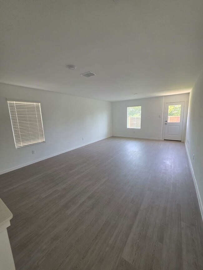 Building Photo - NEWLY BUILT 3 bedroom 2.5 Bath for rent!!!