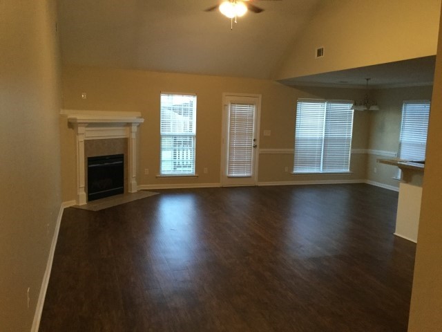 Building Photo - 545 Lory Ln