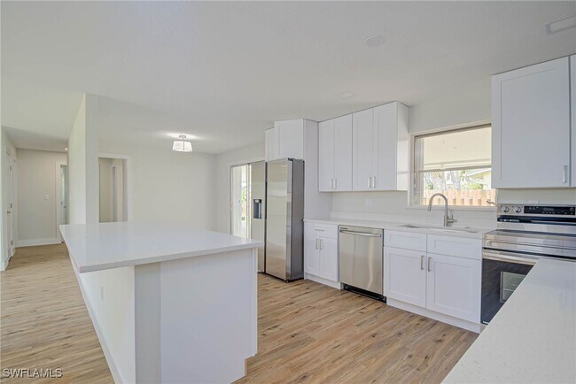 Foto del edificio - 372 Park Ln Dr