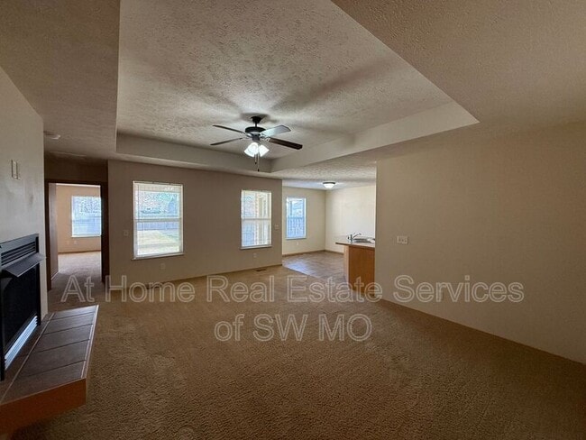 Building Photo - 1044 N Oxford Dr