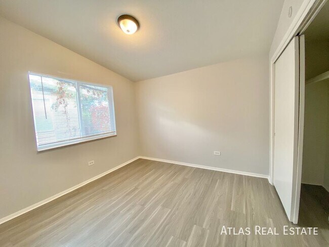 Foto del edificio - Experience Unmatched Comfort and Convenien...