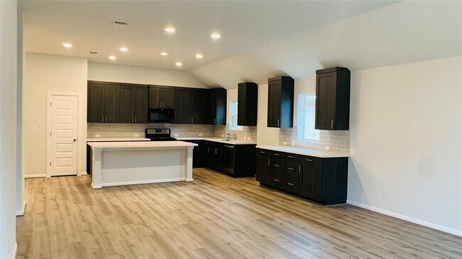 Building Photo - 1512 Highland Ridge Rd