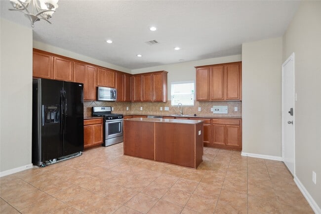 Building Photo - 692 Casual Ln