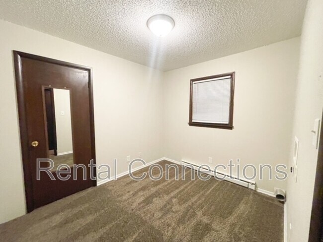 Foto del edificio - 100 Parkview Ln